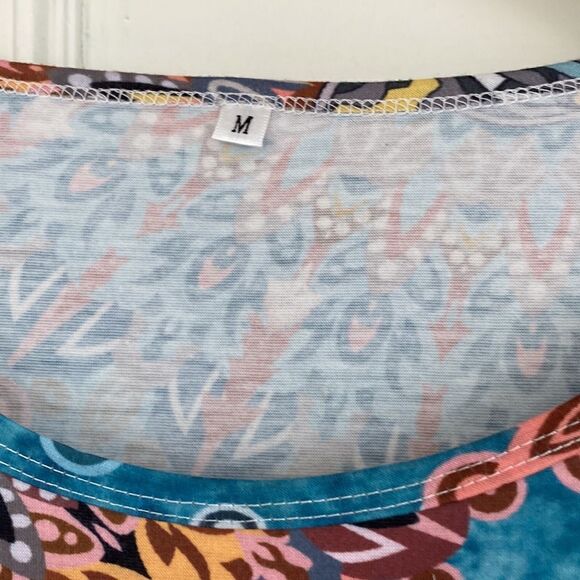 Cute print knit dress with pockets, size medium. - Picture 5 of 6